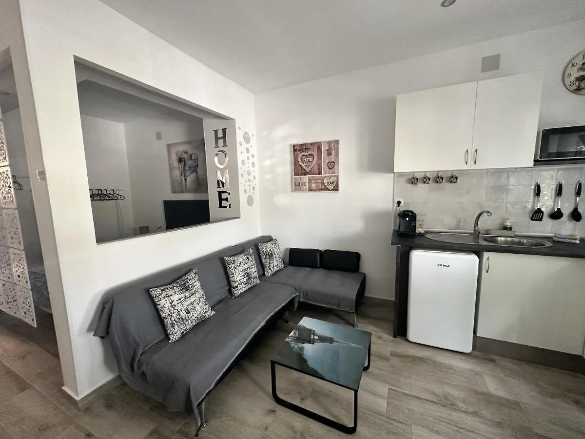 Love Home - Recien Reformado, Piscina, Playa A 10 Minutos, Centro A 5 Minutos Torremolinos 0*,  Spain